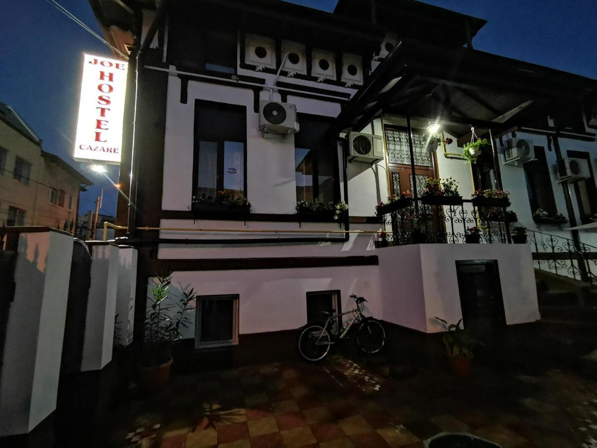 Joe Hostel Bukarest Exteriör bild